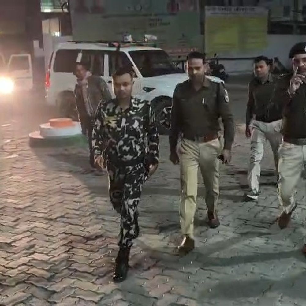 समस्तीपुर में युवक को बदमाशों ने मारी गोली:बचाने आई महिला को भी हाथ में लगी बुलेट, एक बदमाश की लोगों ने की पिटाई