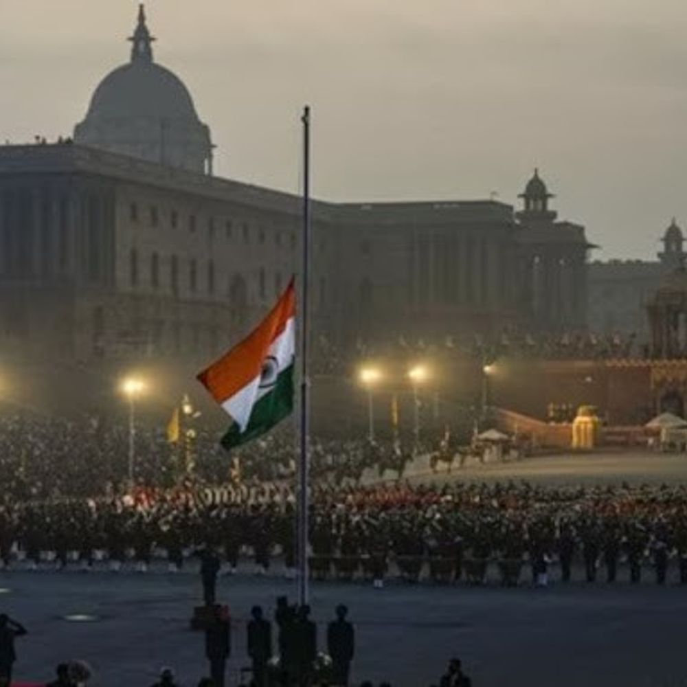 अब वंदे मातरम् के समय खड़े होना जरूरी होगा:राष्ट्रगान से पहले बजेगा 3 मिनट 10 सेकेंड का राष्ट्रगीत; केंद्र ने नई गाइडलाइन जारी की