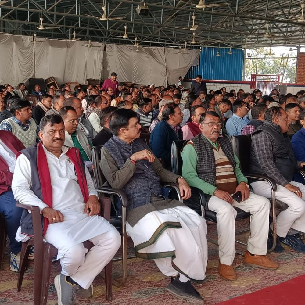 UP बाेर्ड की परीक्षा में हुई लापरवाही तो एक्शन तय:वाराणसी में जिलाधिकारी ने संबंधित अफसरों के साथ की बैठक, 118 केंद्रों पर होगी परीक्षा