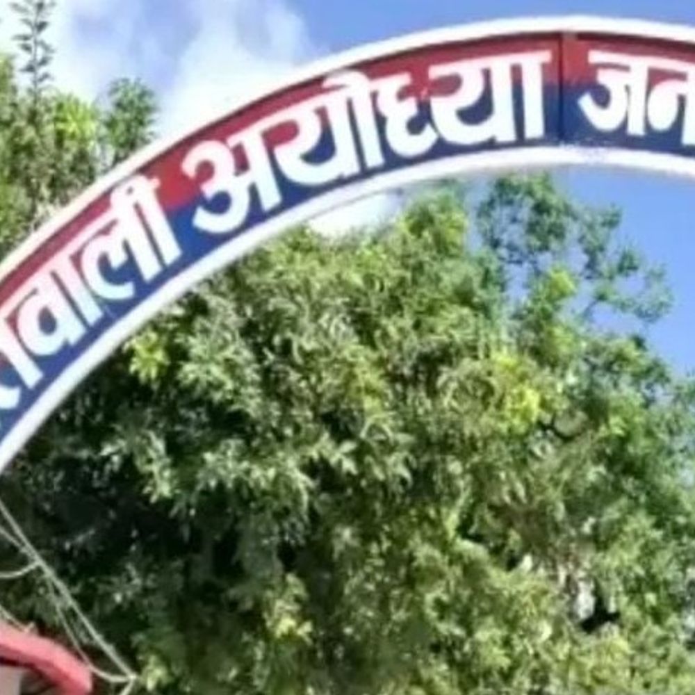 पायल उठाने झुकी, गले से सोने का चेन उड़ा दिया:अयोध्या में ऑटो में टप्पेबाजी का शिकार हुई युवती, 4 महिलाओं ने ध्यान भटकाया था