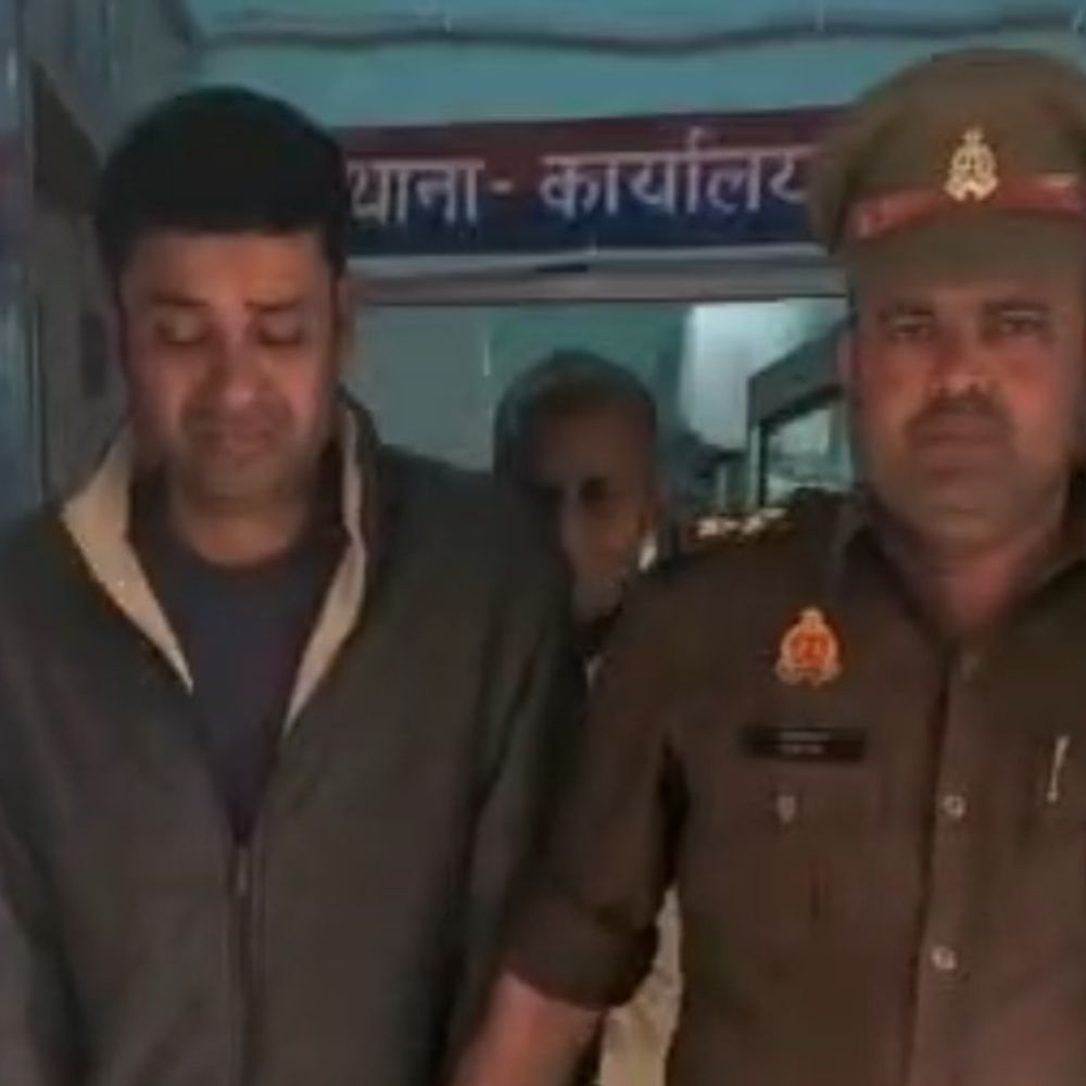 मेरठ में दरोगा की टोपी लगाकर वीडियो बनाया:स्पा सेंटर संचालक गिरफ्तार, पुलिस कर रही जांच