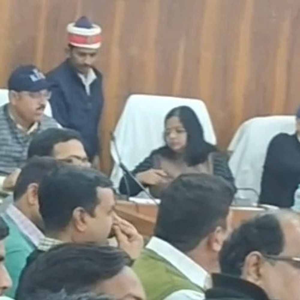 कुशीनगर में डुप्लीकेट मतदाता फीडिंग धीमी:दो एडीओ पंचायत से जवाब-तलब, कार्रवाई की चेतावनी