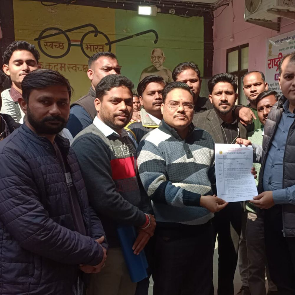 लोक निर्माण विभाग मिनिस्ट्रियल एसोसिएशन का प्रदर्शन:सीएम को 9 सूत्रीय मांगों का ज्ञापन तहसीलदार को सौंपा