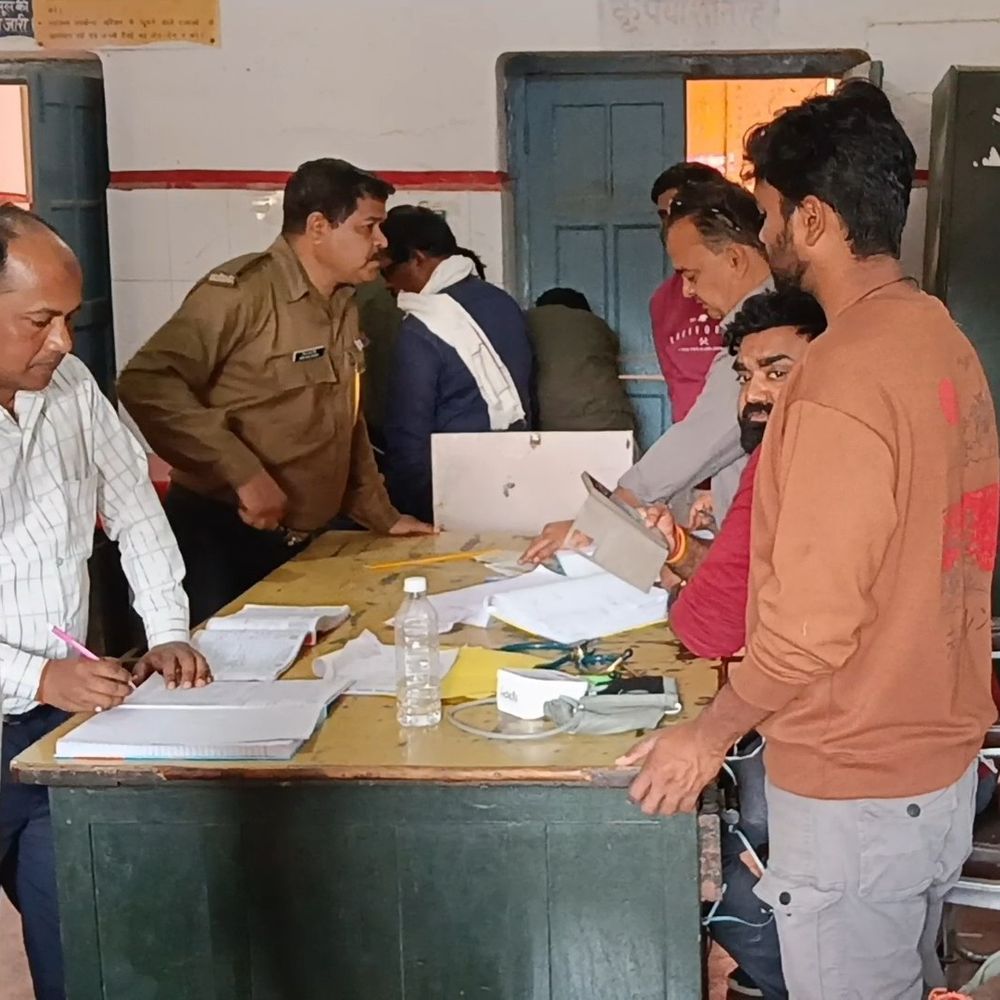 लालगंज में बाइक की टक्कर से साइकिल सवार की मौत:मोटरसाइकिल से जा रहे मां-बेटे भी घायल, पोस्टमॉर्टम के लिए भेजा शव