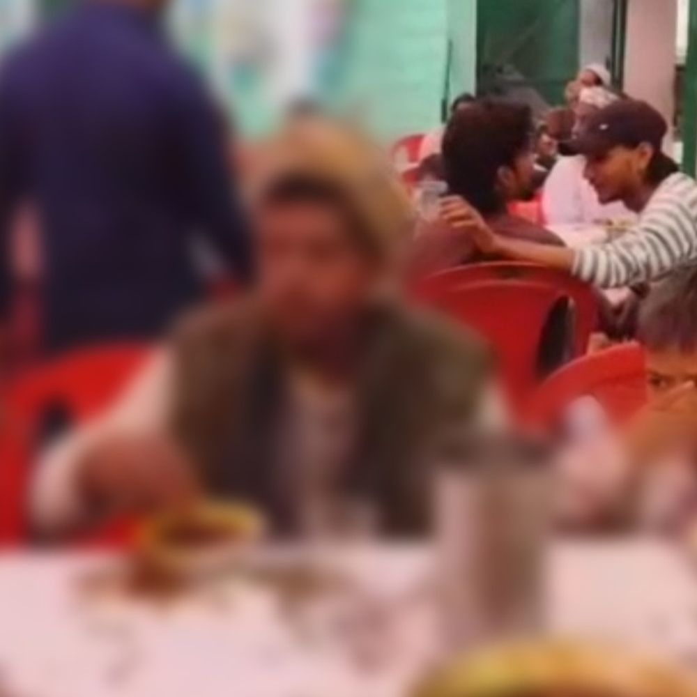 बदायूं में मानसिक दिव्यांग को मांस खिलाया, एफआईआर दर्ज:परिवार ने मानसिक पीड़ा का आरोप लगाया, कहा- रोकने पर दी धमकी