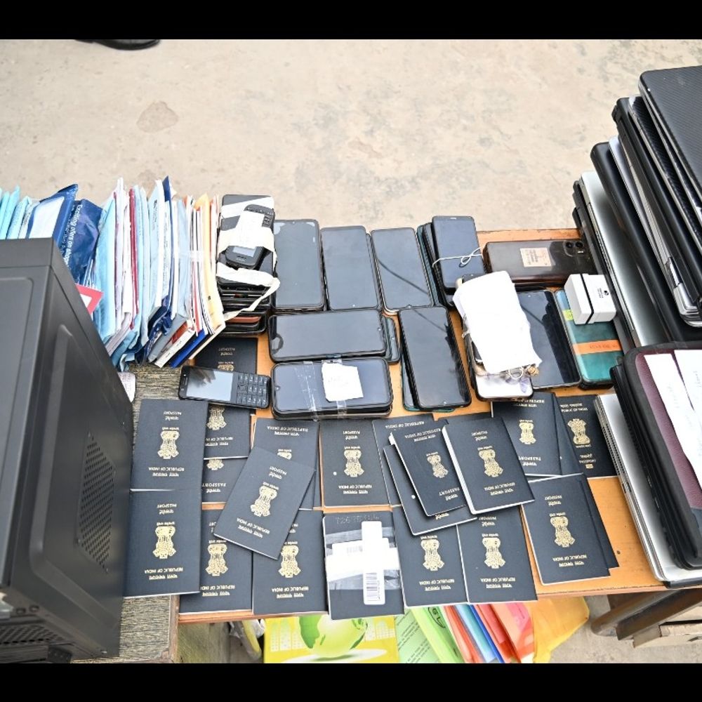 लुधियाना के खन्ना में 10 अवैध इमिग्रेशन सेंटरों पर छापा:  पुलिस ने 30 पासपोर्ट, 34 कंप्यूटर-लैपटॉप, 15 सिमकार्ड व 175 चेकबुक कब्जे में ली – Ludhiana News