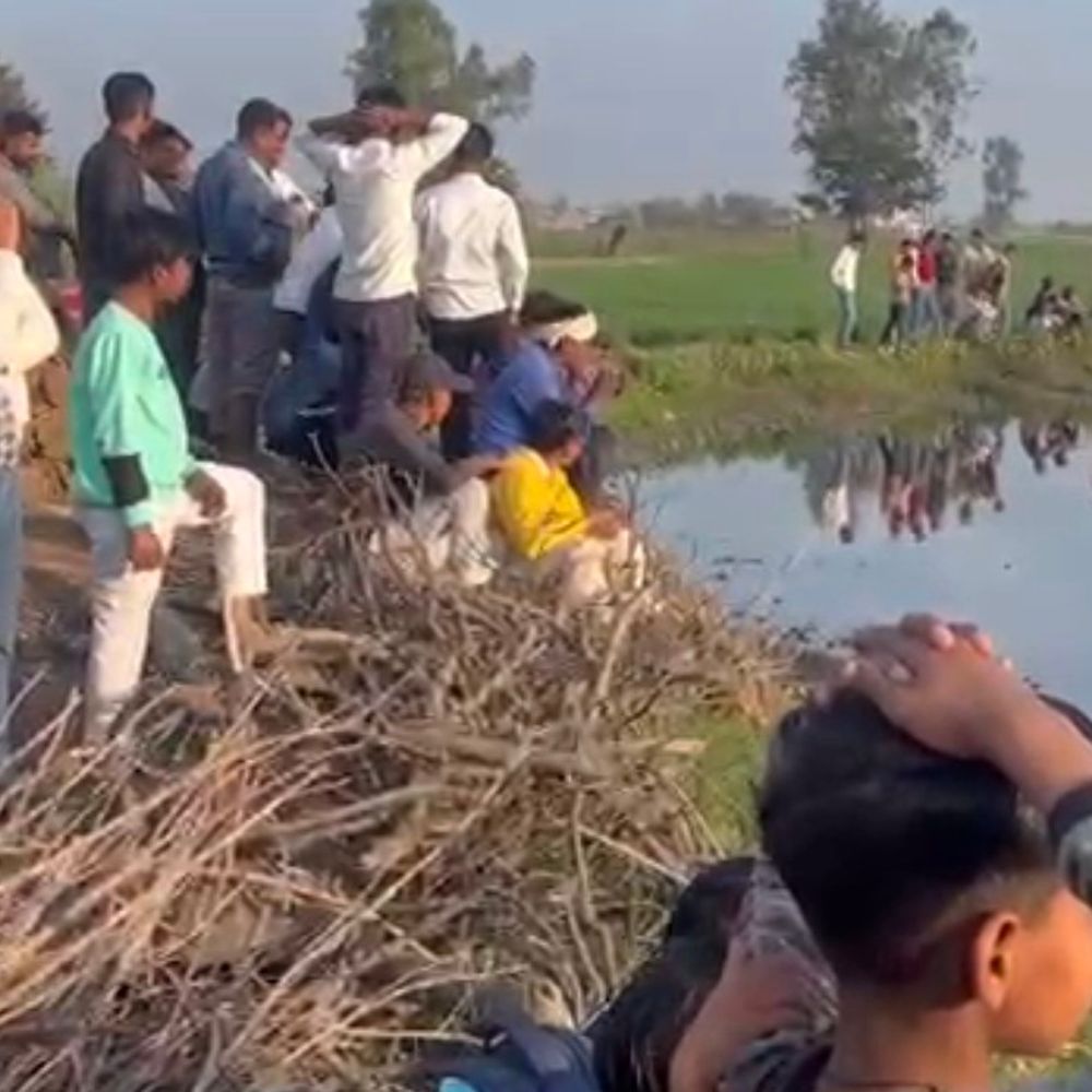 संभल में गन्ना छीलते समय ग्रामीण तालाब में डूबा:6 घंटे रेस्क्यू चला, पुलिस की मौजूदगी में ग्रामीणों ने की तलाश