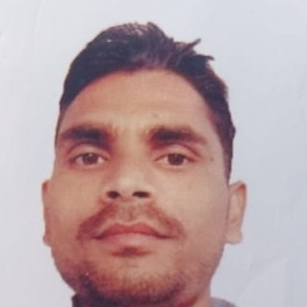 देवरिया में बेकाबू ट्रक ने युवक को कुचला:दोस्त के घर से लौटते समय हादसा, चालक मौके से फरार