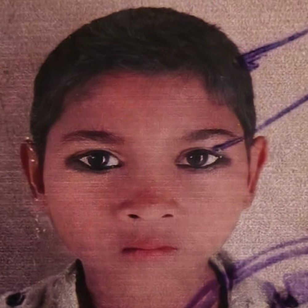 चित्रकूट मे ट्रैक्टर से कुचलकर किशोर की मौत:रुपैली में हेलीपेड निर्माण के दौरान हुआ हादसा, परिजनों ने सड़क जाम की