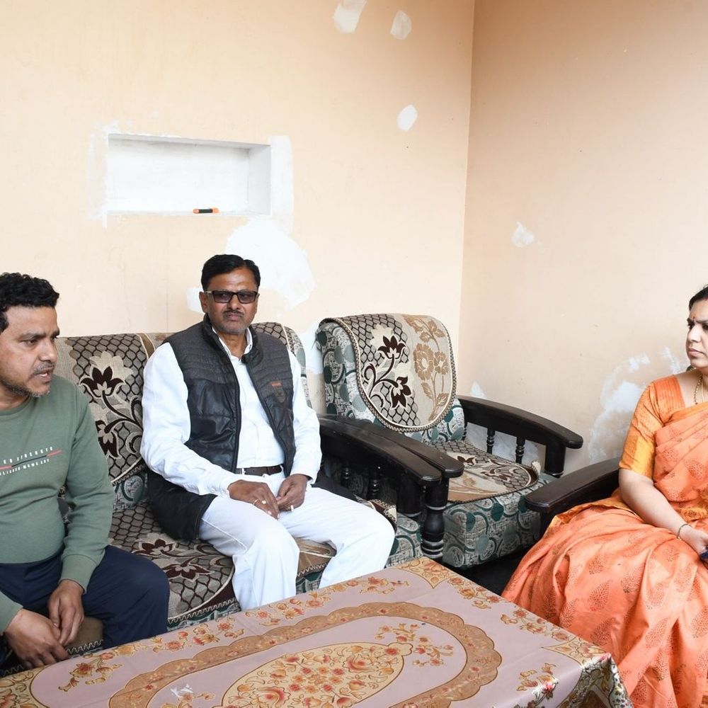 SSI अजय गोड़ का शव सरयू नदी में मिला:देवरिया डीएम ने एडीएम भाई को जांच में सहयोग का आश्वासन दिया