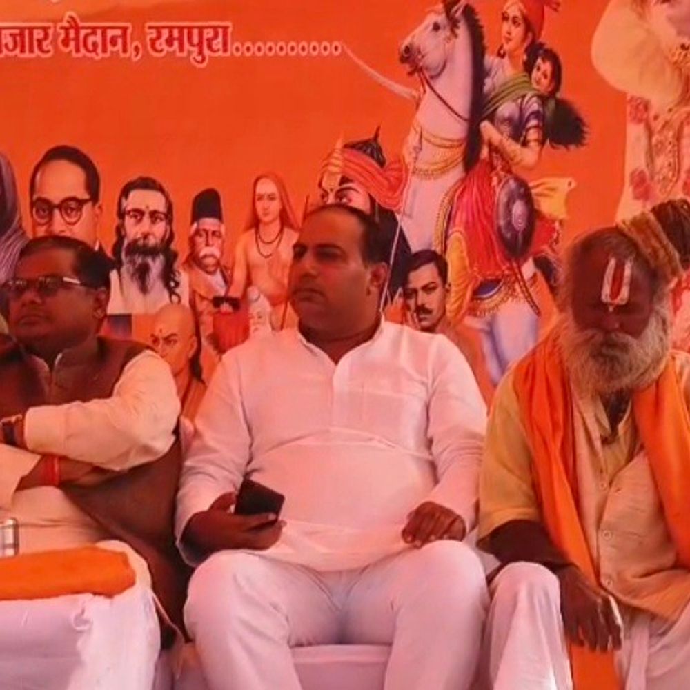 अमित जानी ने अनुज चौधरी का समर्थन किया:संभल दंगे में बिस्किट बेचने वाले पर सवाल उठाए, बोले- गोली-पत्थर के बीच बिस्किट किसे बेचा