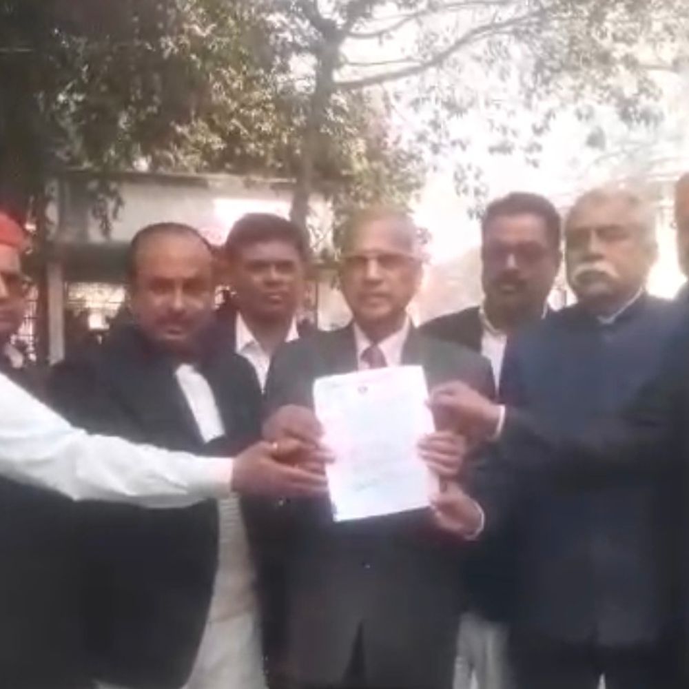 बलिया में अधिवक्ताओं का प्रदर्शन:अधिवक्ता प्रोटेक्शन एक्ट लागू करने और हत्यारों की गिरफ्तारी की मांग