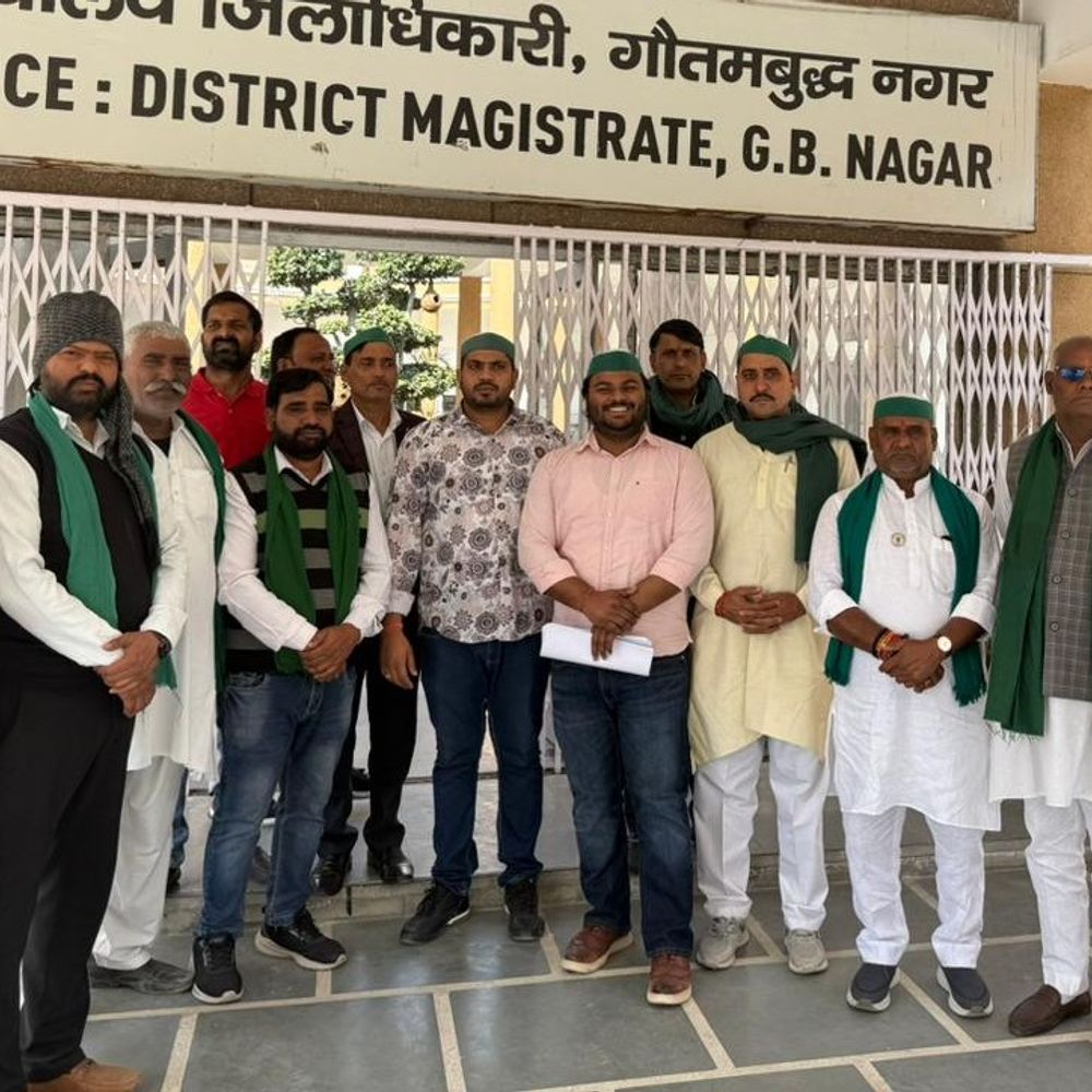 नोएडा में अमेरिका-भारत व्यापार समझौते पर प्रदर्शन:भारतीय किसान यूनियन ने राष्ट्रपति को सौंपा ज्ञापन