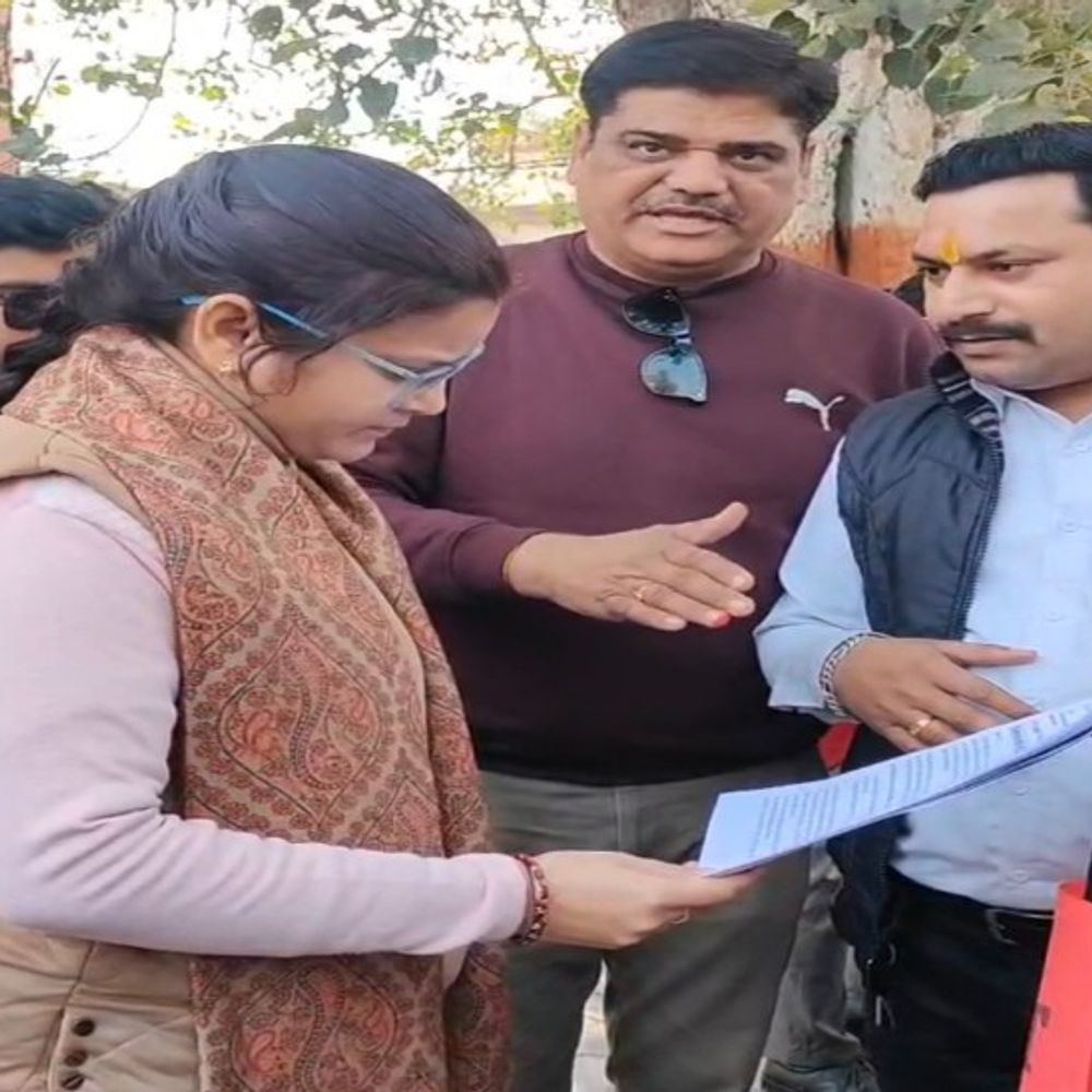 शाहजहांपुर में ऑनलाइन दवा बिक्री पर रोक की मांग:उत्तराखंड मेडिकल एसोसिएशन ने 20 सूत्रीय ज्ञापन सौंपा