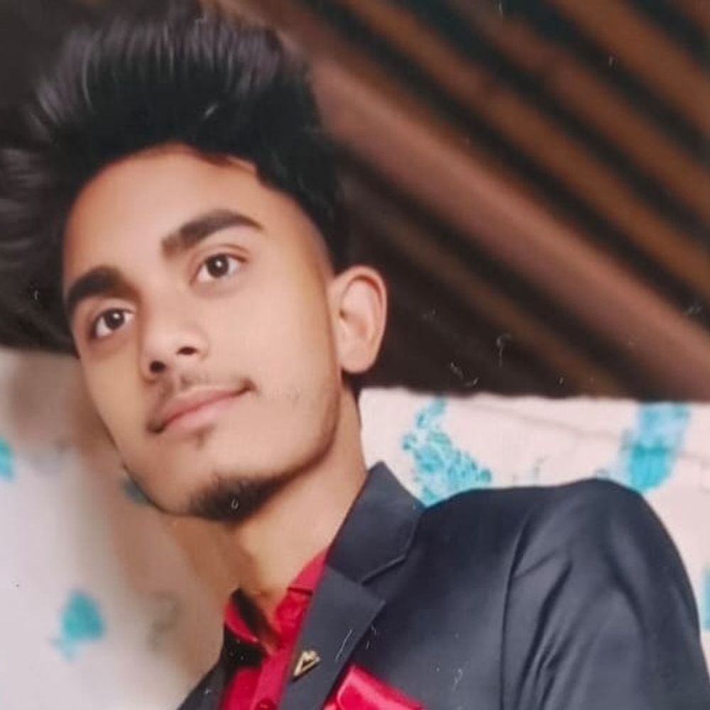 फतेहपुर में डंपर की टक्कर से फोटोग्राफर की मौत:बाइक सवार साथी गंभीर घायल, पुलिस ने शव पोस्टमार्टम को भेजा