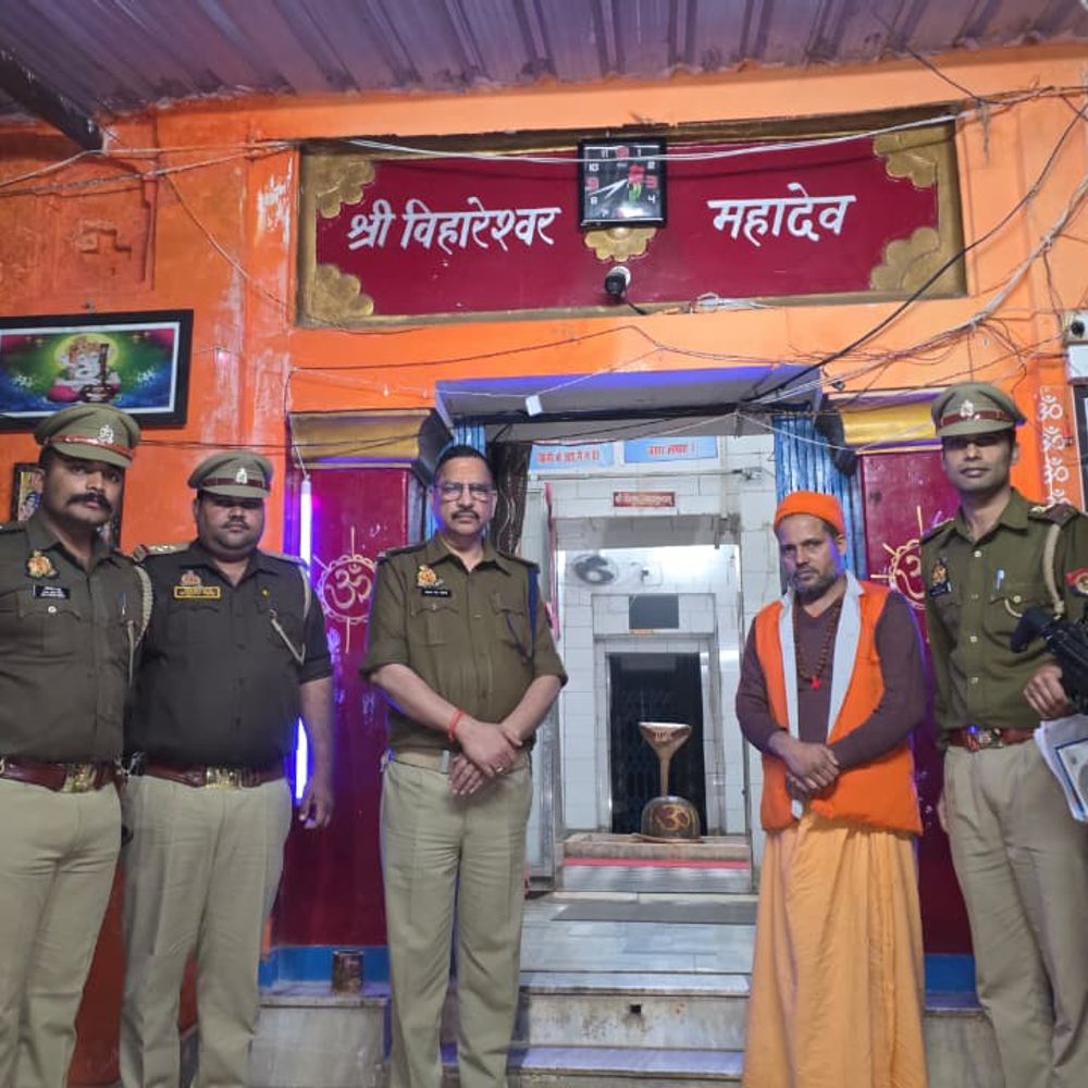 महाशिवरात्रि सुरक्षा: डीसीपी दक्षिण ने मंदिरों का निरीक्षण किया:भीड़ नियंत्रण, पार्किंग और पर्याप्त पुलिस बल के लिए दिए निर्देश