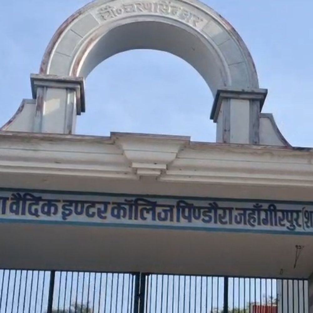 शिक्षक पर फर्जी प्रमाण पत्रों से नौकरी का आरोप:शामली में योग्यता व आरक्षण नियमों का उल्लंघन कर की पूरी नौकरी