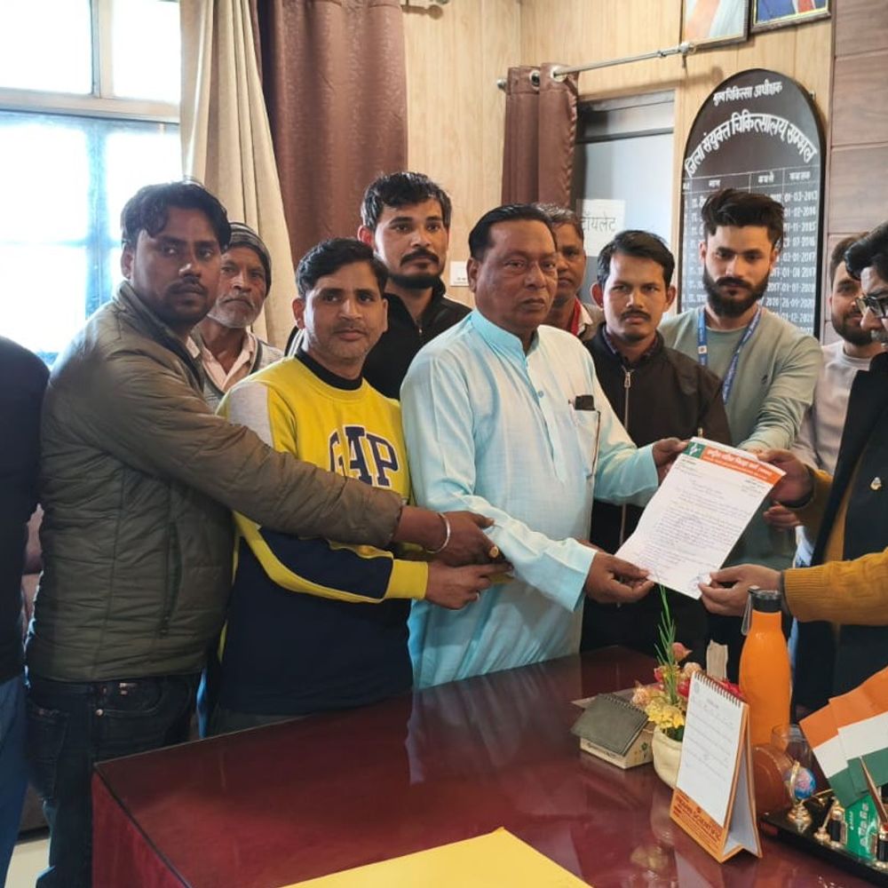 सफाई कर्मचारियों ने सीएमएस को सौंपा ज्ञापन:संभल में वेतन-भत्तों की मांग, 9 मार्च को धरने की चेतावनी