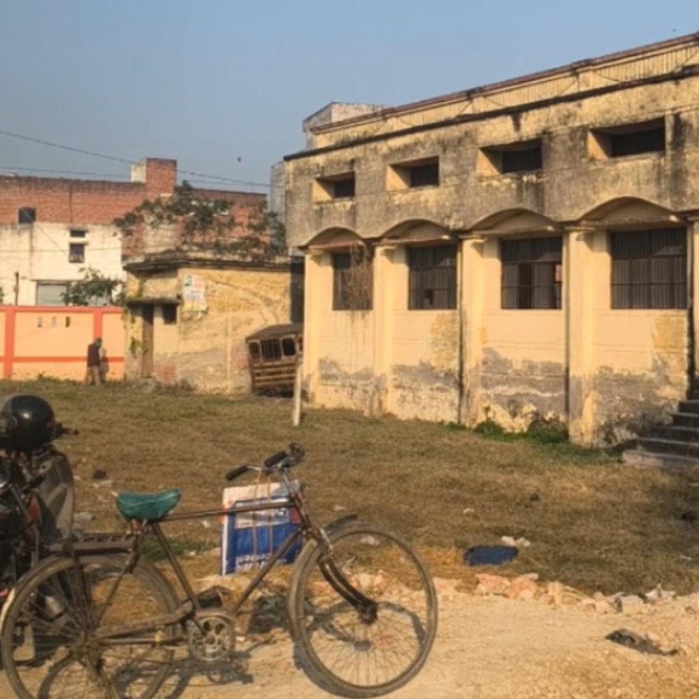 सिद्धार्थनगर में व्यापारी की जमीन पर भू-माफिया का कब्जा:व्यापारी ने मांगी सुरक्षा, फर्जीवाड़े से जमीन हड़पने की शिकायत