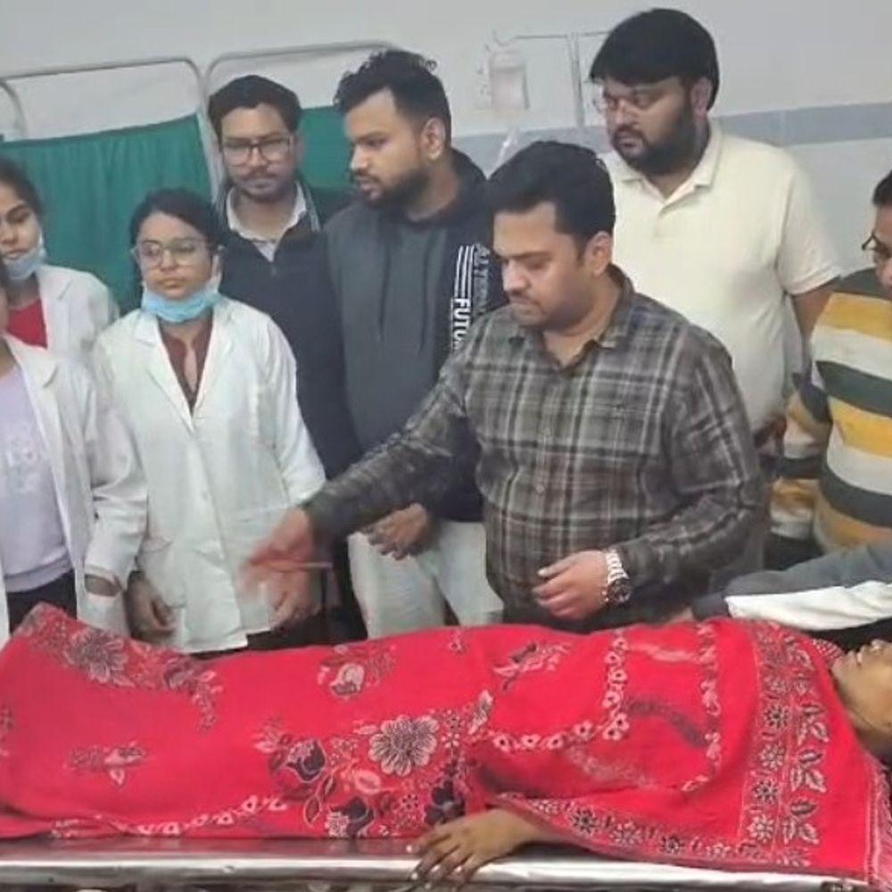 मेडिकल कॉलेज में बिना एनेस्थीसिया महिला का सफल इलाज:डॉक्टरों की टीम ने फ्रैक्चर कूल्हे की हड्डी को बिना सर्जरी जोड़ा