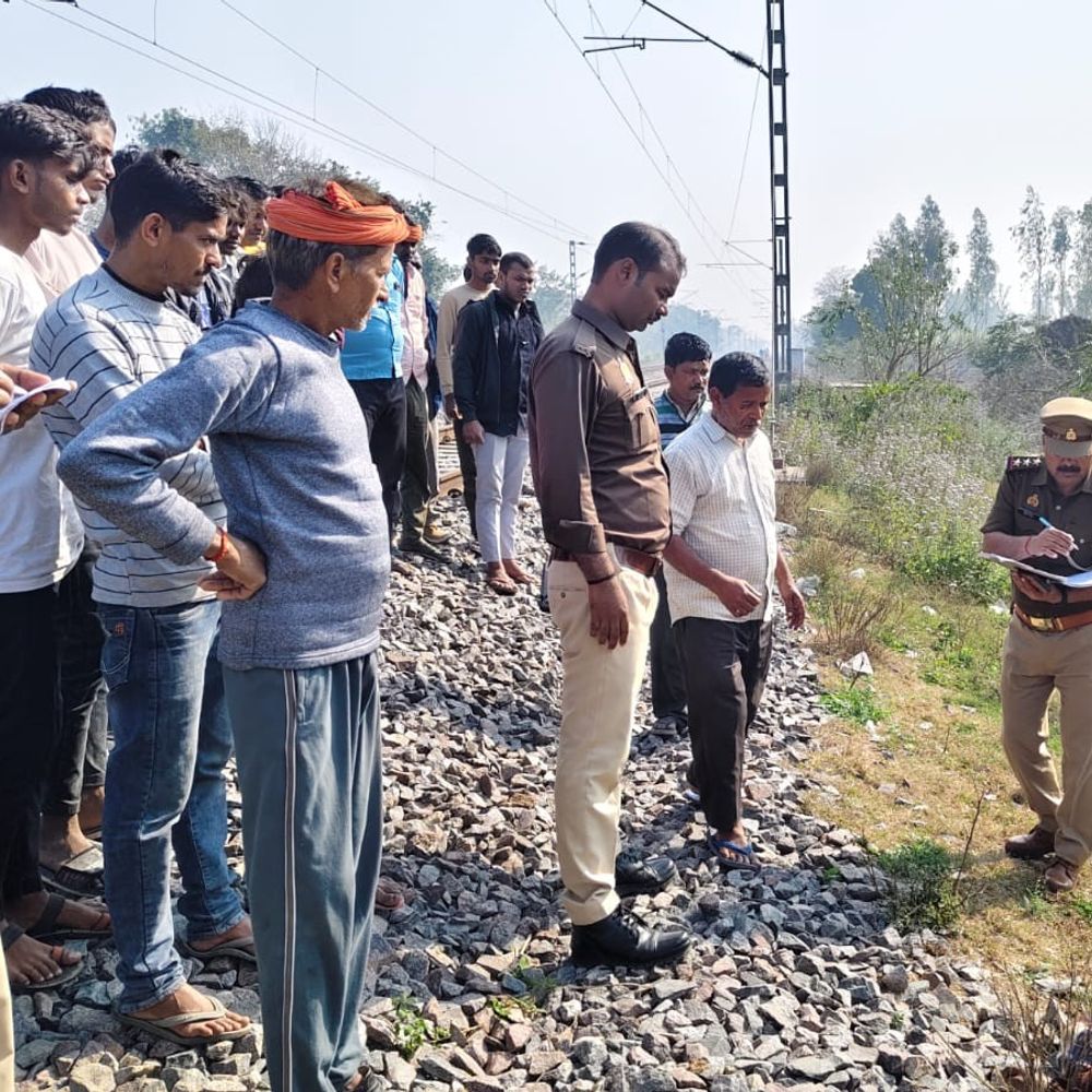 वंदेभारत ट्रेन की चपेट में आने से युवक की मौत:रुदौली में शौच के लिए रेलवे लाइन पार करते समय हादसा