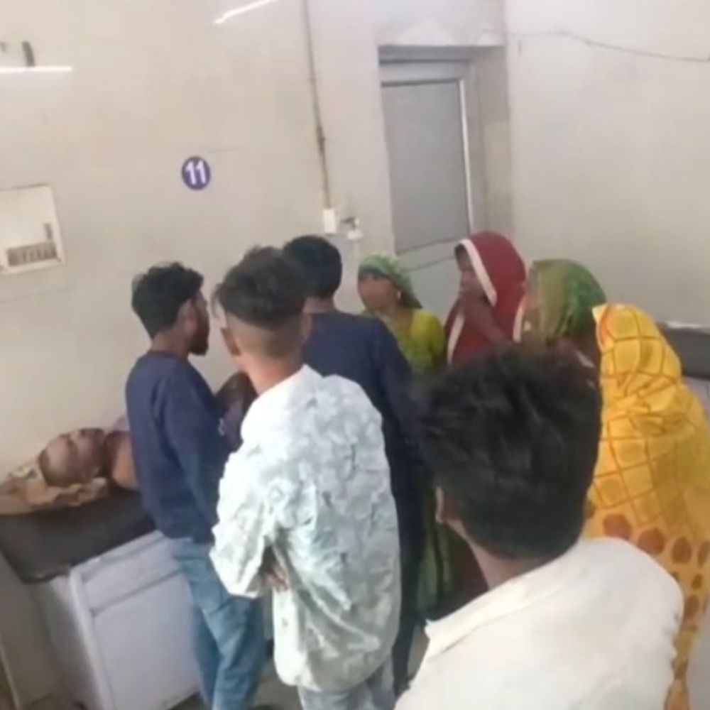 सारंग के हमले में दिव्यांग हुआ घायल:बहराइच में 5 लोगों ने भागकर बचाई जान