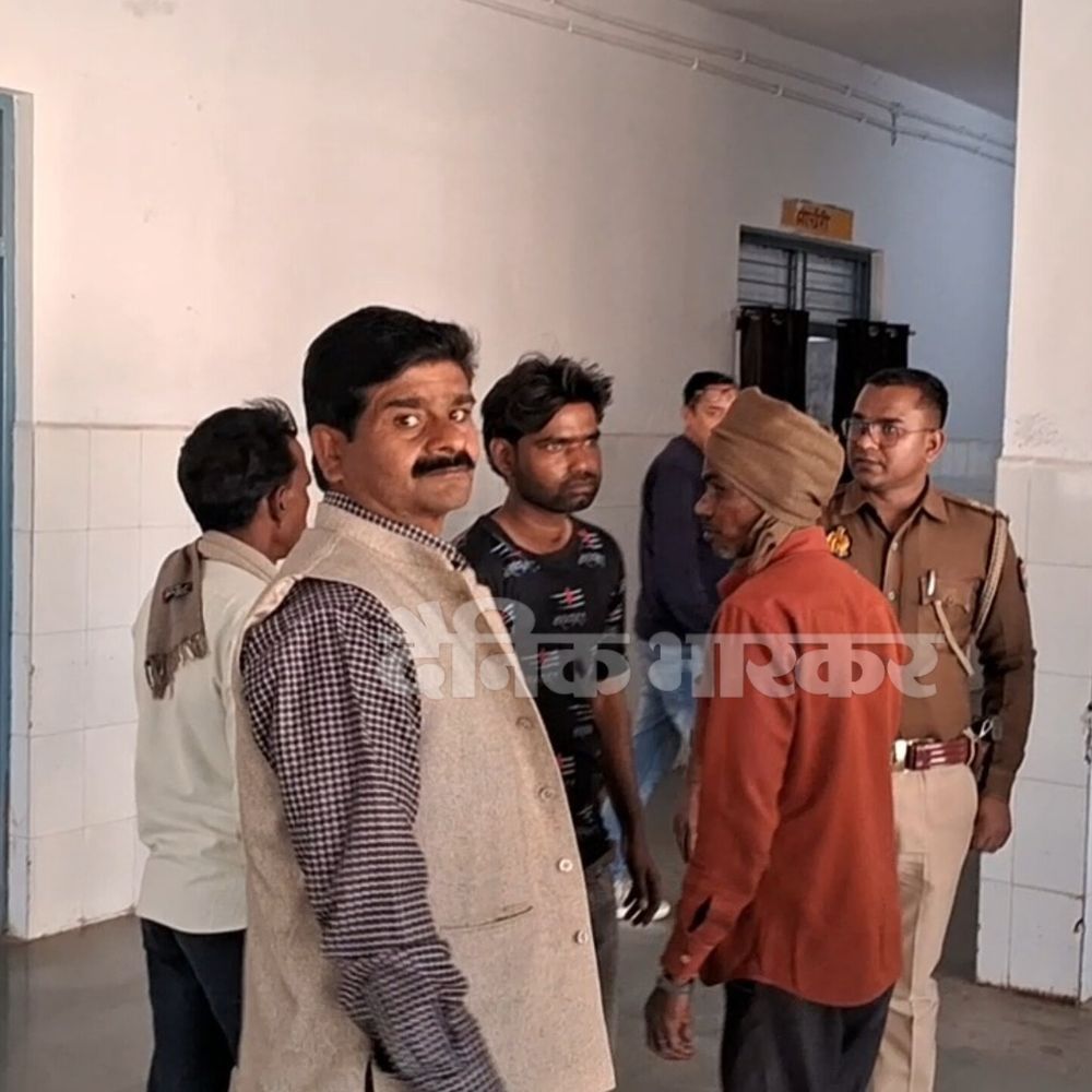 इटावा में 11वीं के छात्र-छात्रा की ट्रेन से कटकर मौत:रेलवे ट्रैक पर मिले शव, एक ही गांव के रहने वाले थे