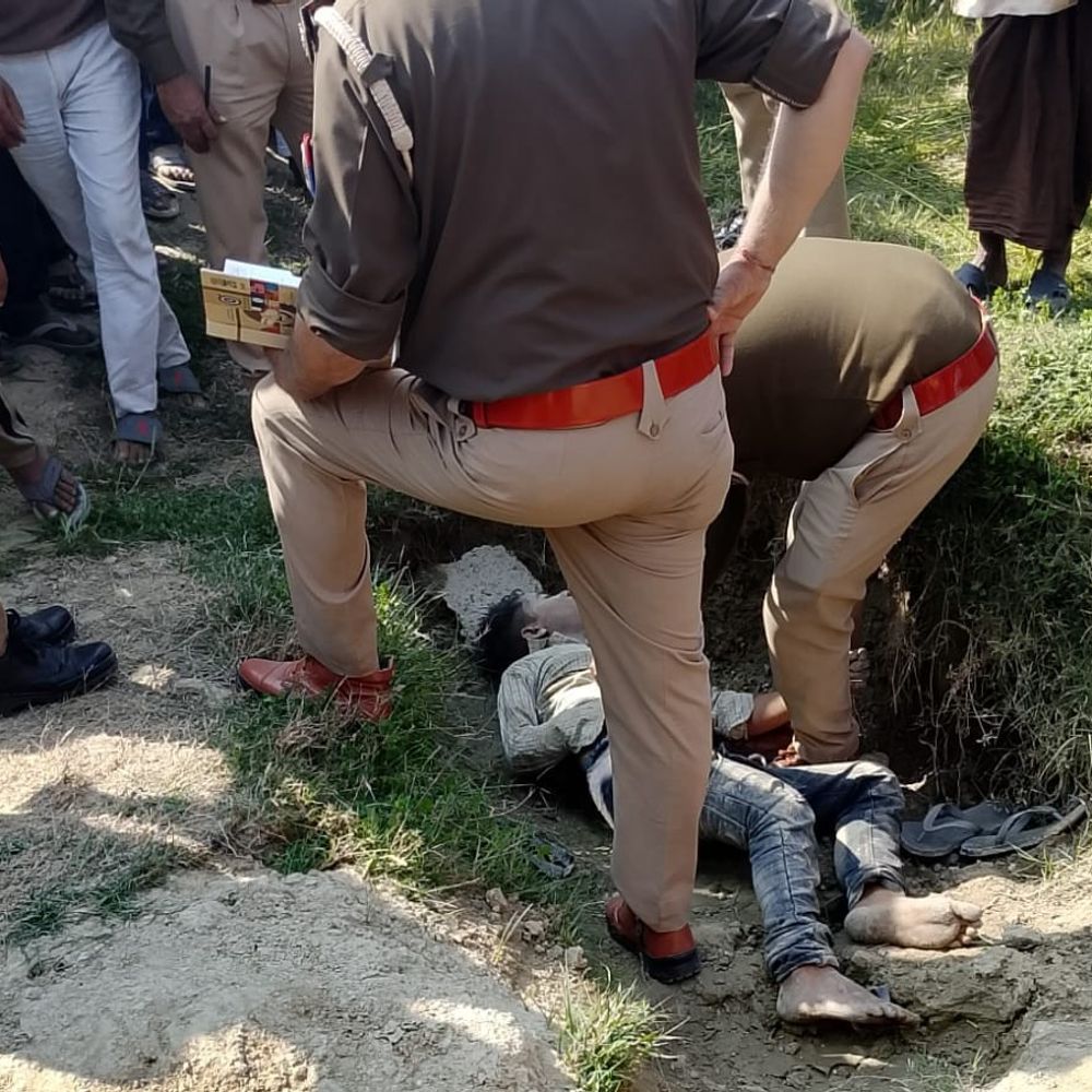 15 साल के लड़के का शव गड्ढे में मिला:उन्नाव में पुरानी रंजिश में हत्या का आरोप, एक हिरासत में