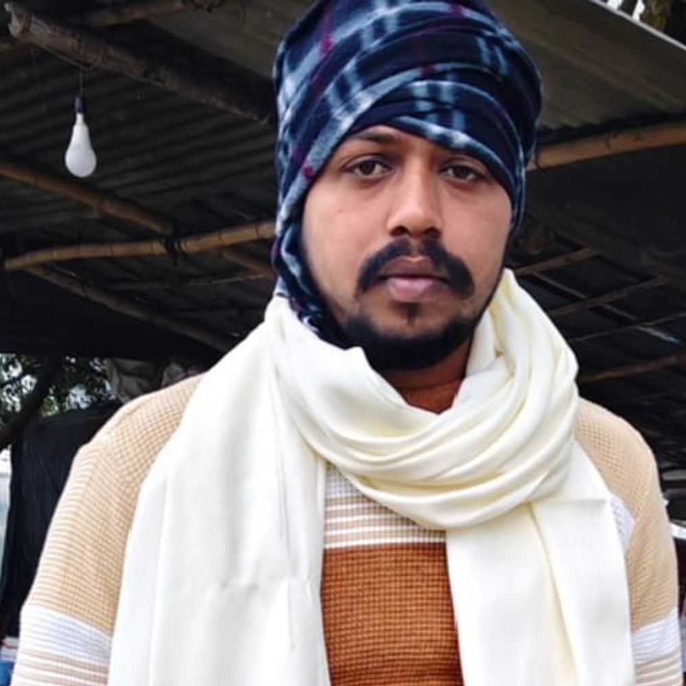 कुशीनगर में संदिग्ध परिस्थिति में युवक की मौत:मां ने कमरे में फंदे से लटकता देखा; पिता बोलें- मुझसे कहा हाथ-मुंह धोकर आ रहा हूं