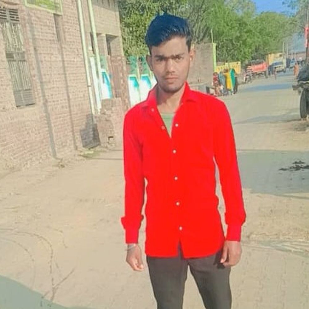 एटा में बाइक सवार युवक की मौत:शादी से लौटते समय कैंटर ने मारी टक्कर,चालक फरार