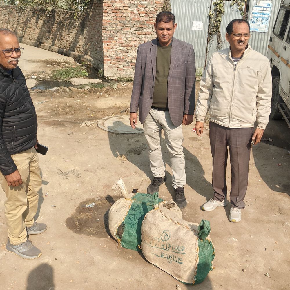 बलरामपुर में चौराहे के पास एक क्विंटल नकली खोया बरामद:होली-लगन से पहले खाद्य सुरक्षा विभाग की बड़ी कार्रवाई