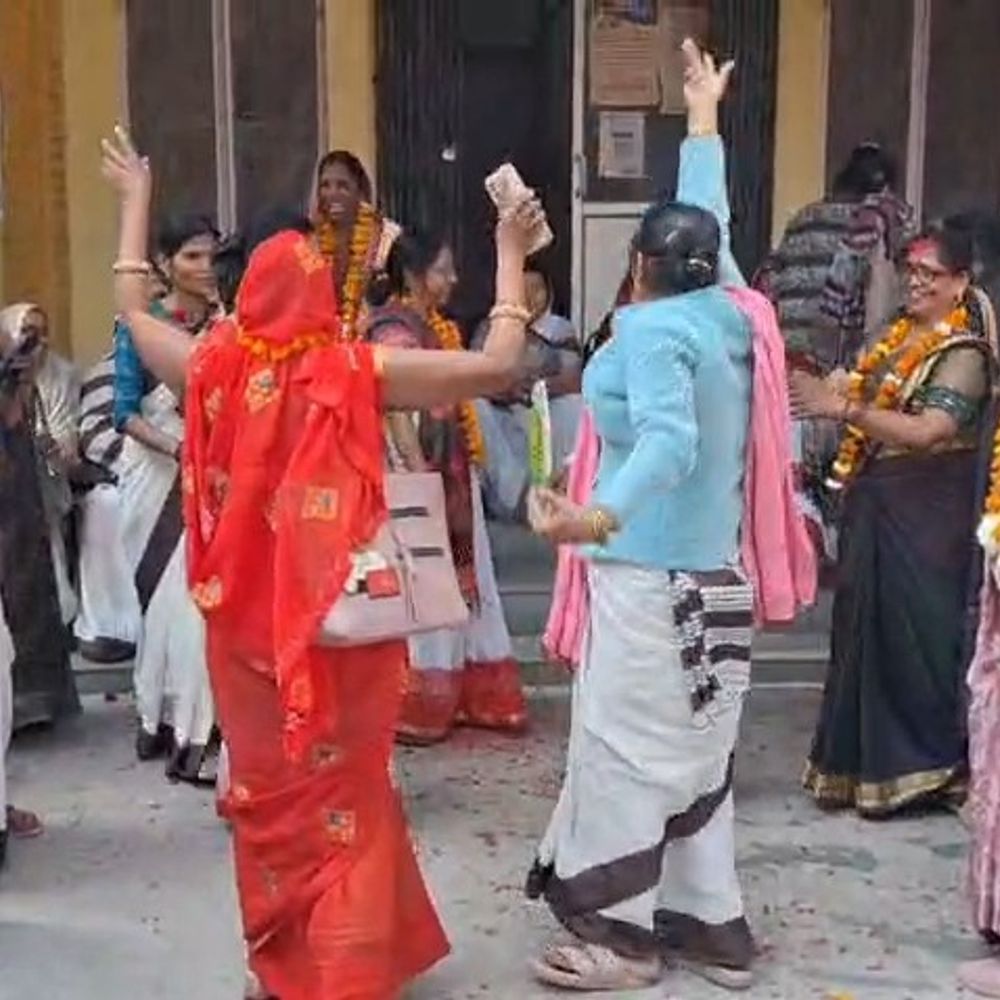 कन्नौज में आशा बहुओं की हड़ताल खत्म:75 दिन बाद मानदेय की मांग पूरी होने पर जश्न मनाया