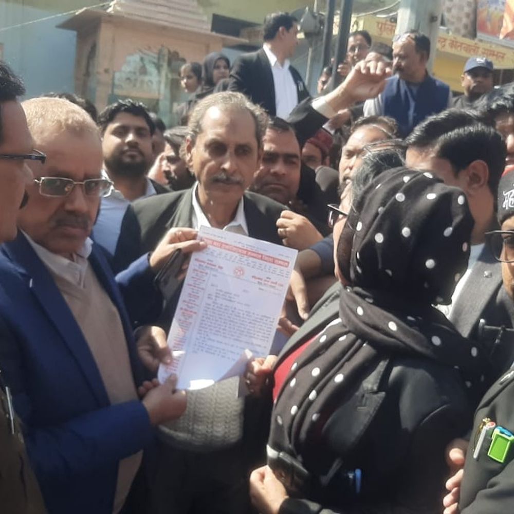 संभल में अधिवक्ता की हत्या के विरोध में प्रदर्शन:एसडीएम को सौंपा ज्ञापन, परिवार को ₹1 करोड़ मुआवजा; NSA और प्रोटेक्शन एक्ट की मांग