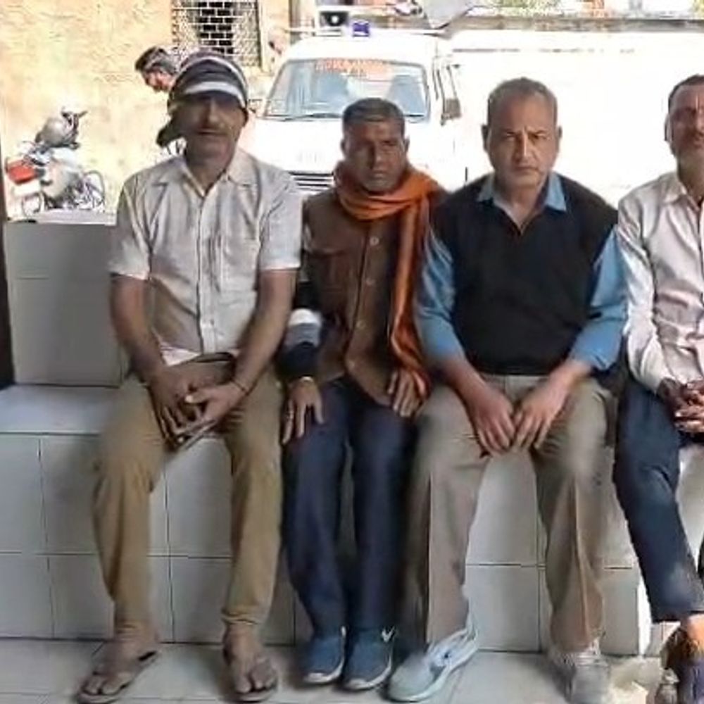 उन्नाव में अज्ञात वाहन की टक्कर से बुजुर्ग की मौत:सुबह शौच के लिए निकले थे, सड़क किनारे वाहन ने कुचला