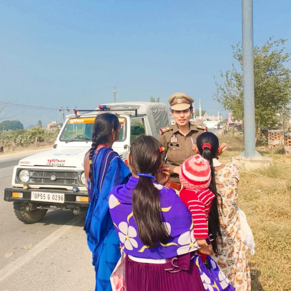 एंटी रोमियो स्क्वॉड की सख्ती:सिद्धार्थनगर में स्कूल-कॉलेजों और बाजारों में चली चेकिंग