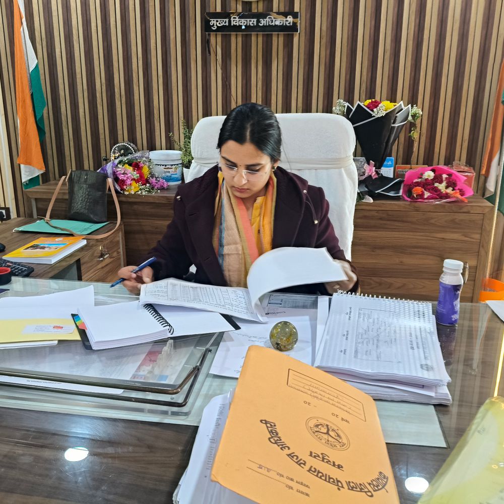 नवागत CDO डॉ. पूजा गुप्ता ने संभाला कार्यभार:मथुरा के विकास कार्यों को गति देने का दिया भरोसा