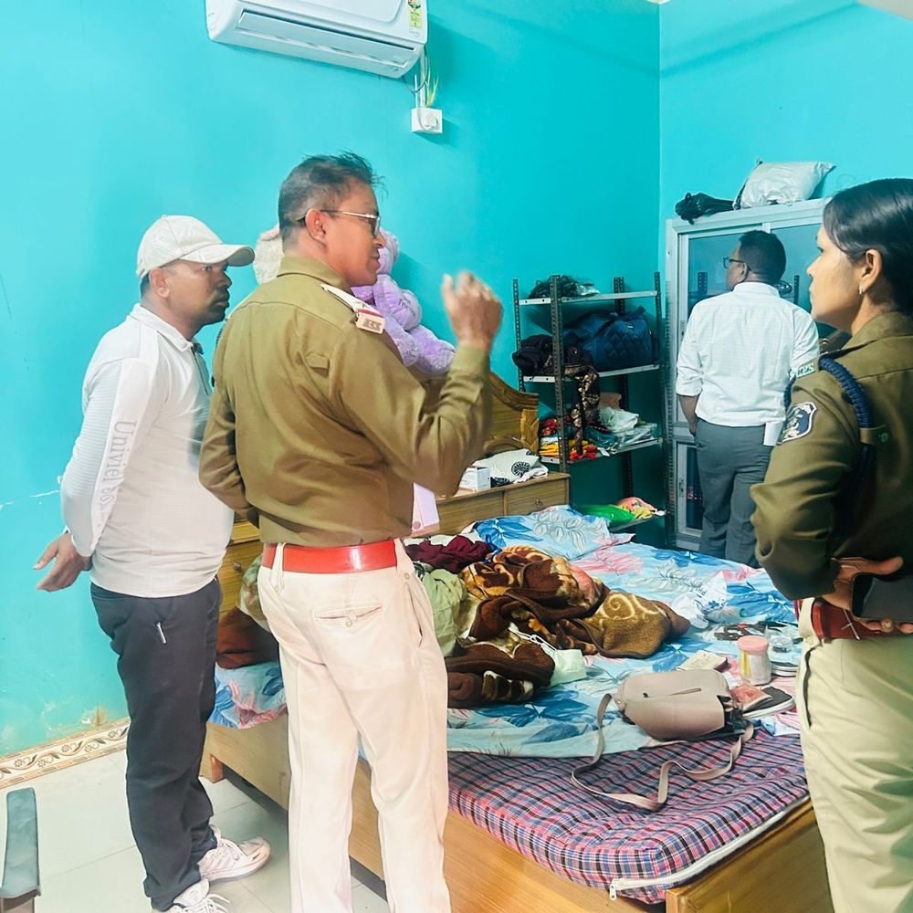 शिक्षक के घर बेटी की शादी के बाद चोरी:  कार खरीदने गया था परिवार, तभी चोरों ने लाखों के जेवर किए गायब,पुलिस जांच में जुटी – sarangarh News