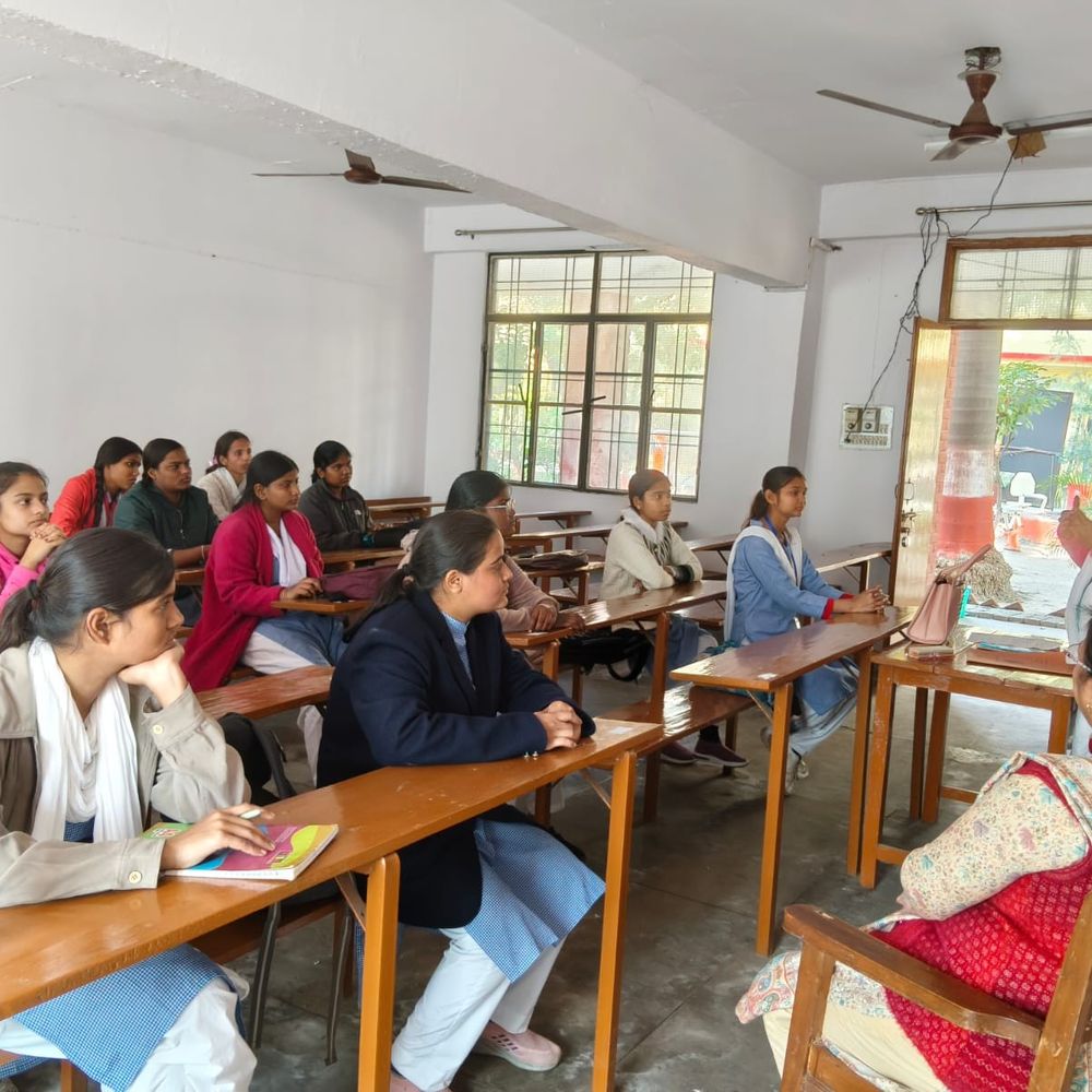 एपी सेन कॉलेज में दयानंद सरस्वती जयंती:छात्राओं ने स्वामी दयानंद के आदर्शों को अपनाने का संकल्प लिया