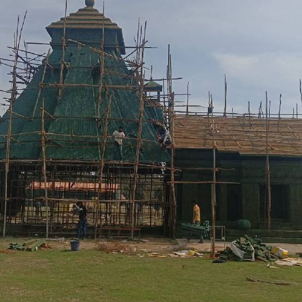 नोएडा में फ्लावर शो के लिए बन रहा केदारनाथ मंदिर:30 फीट लंबा और 40 फीट ऊंचा बनाया जा रहा, बाहरी काम पूरा, अब फूल लगेंगे