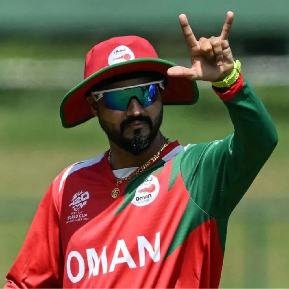 टी-20 वर्ल्डकप, पवन रत्नायके का 24 बॉल में अर्धशतक:श्रीलंका का स्कोर 100 पार, 2 विकेट भी गिरे, ओमान ने टॉस जीतकर बॉलिंग चुनी