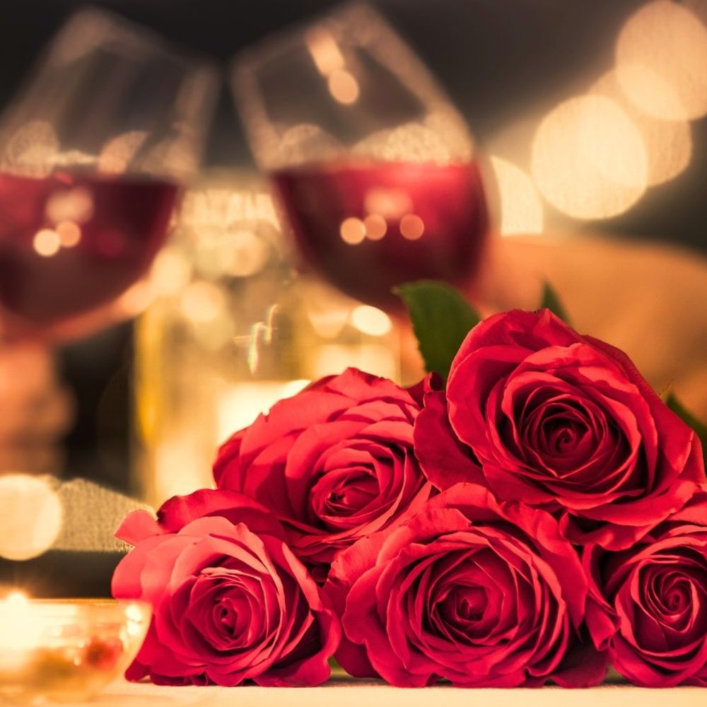 वेलेंटाइन डे का ग्रैंड सेलिब्रेशन:कहीं सूफी नाइट तो कहीं फ्री कैंडल लाइट डिनर, कपल्स के लिए खास ऑफर्स