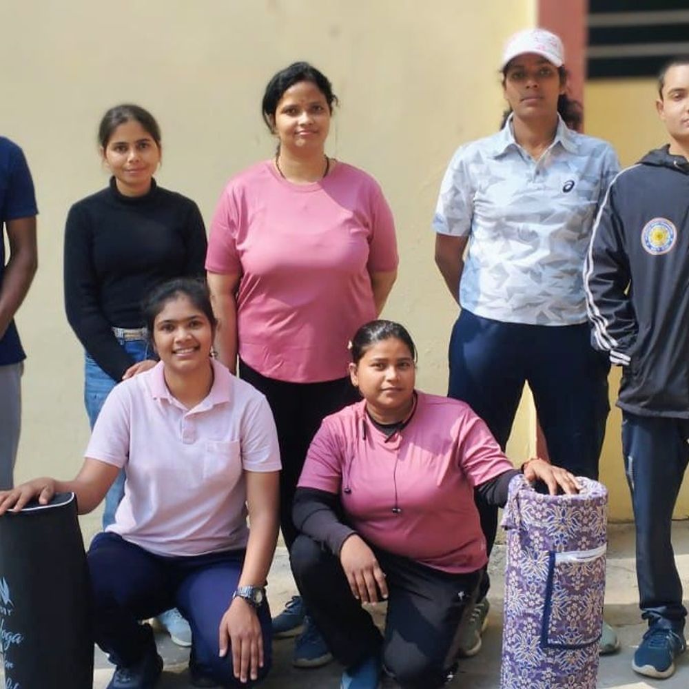 याेगासन प्रतियोगिता में राज सिंह व अर्चना टॉप पर:वाराणसी के संपूर्णानंद संस्कृत विश्वविद्यालय में आयोजन, सुमित कुमार दूसरे व लकी सिंह ने तीसरे स्थान पर