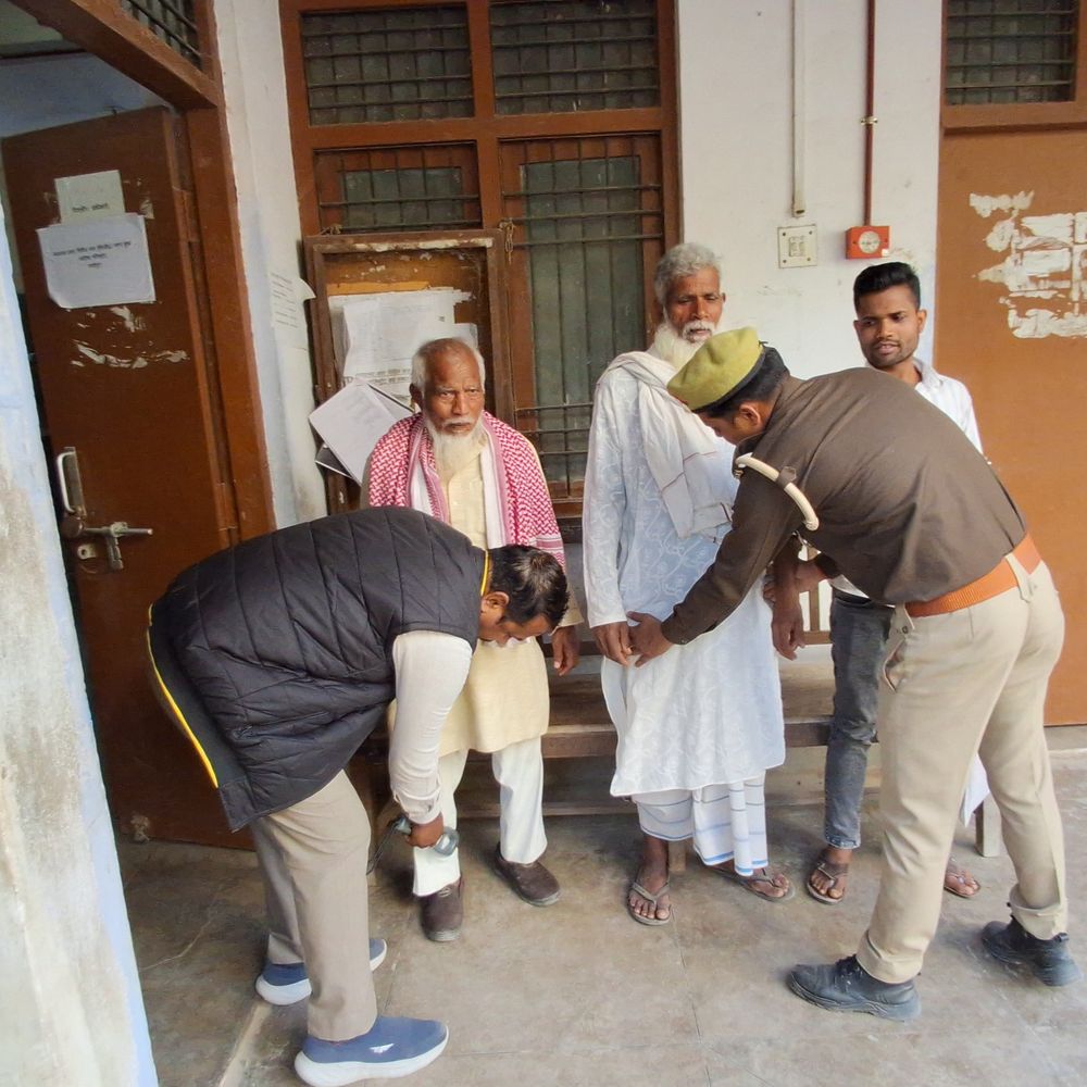 गाजीपुर जिला न्यायालय की सुरक्षा बढ़ाई गई:पुलिस ने चलाया सघन चेकिंग अभियान, परिसर का निरीक्षण