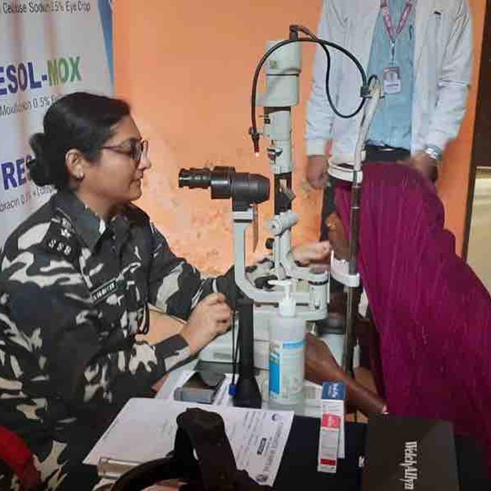 गोरखपुर में SSB ने लगाया निःशुल्क नेत्र जांच शिविर:108 लोगों की हुई जांच, 32 लोगों का होगा मुफ़्त ऑपरेशन