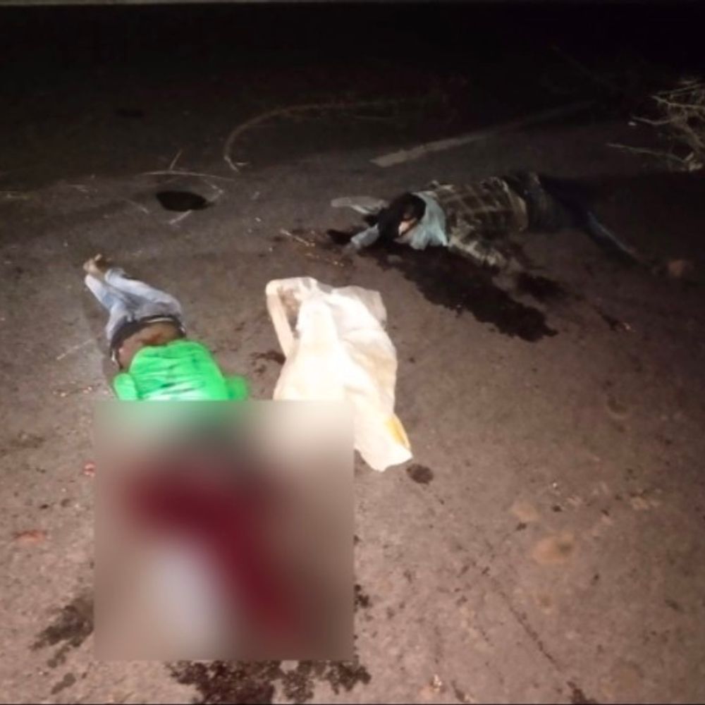 ललितपुर में बस ने बाइक सवार को रौंदा:पिता-पुत्र सहित तीन की मौत, चालक गाड़ी लेकर फरार