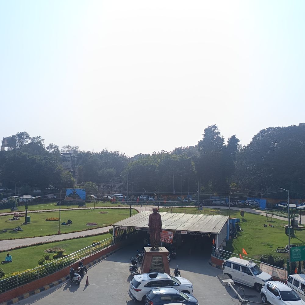 लखनऊ में तापमान 27 डिग्री सेल्सियस पहुंचा:सामान्य से 1.5 डिग्री ज्यादा दर्ज हुआ पारा, तेज धूप के बीच चलेगी झोंकेदार हवा