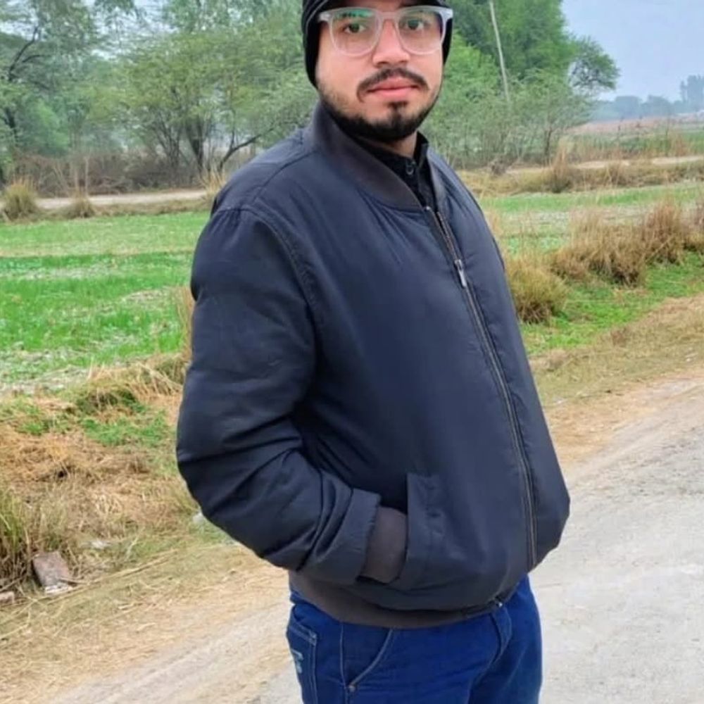 जौनपुर में फंदा लगाकर युवक ने किया सुसाइड:पॉस्को एक्ट मामले में रिहाई के बाद दी जान, घर से 100 मीटर दूर साड़ी से लगाया फंदा