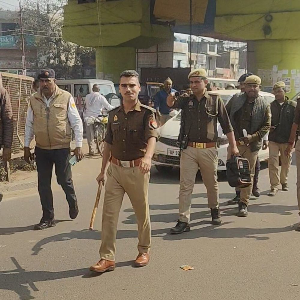 अवैध टैक्सी स्टैंड, डग्गामार वाहनों पर प्रशासन का शिकंजा:सीओ यातायात ने खुद सड़क पर उतरकर वाहनों के खिलाफ कार्रवाई की