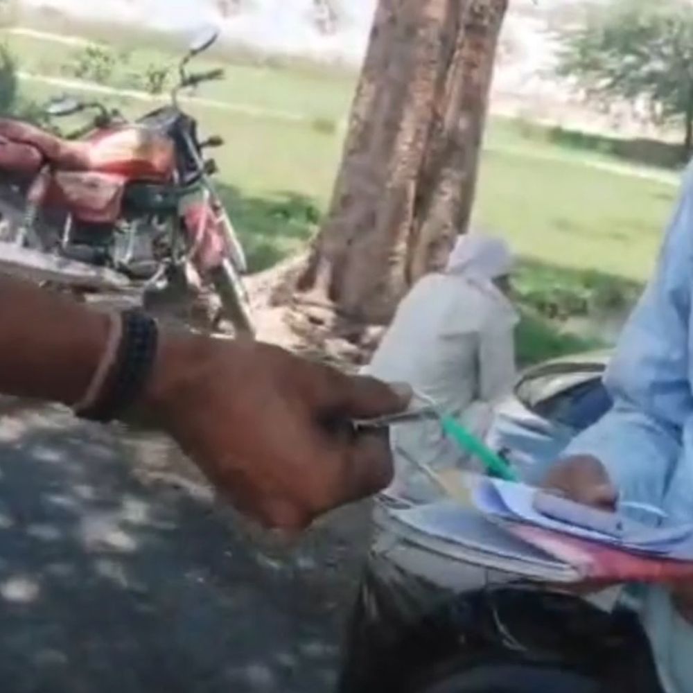 लेखपाल ने 500 रुपए की रिश्वत ली; VIDEO:कानपुर के बिधनू में खसरा बनाने के लिए 2 हजार मांगे, SDM बोले- जांच के बाद एक्शन