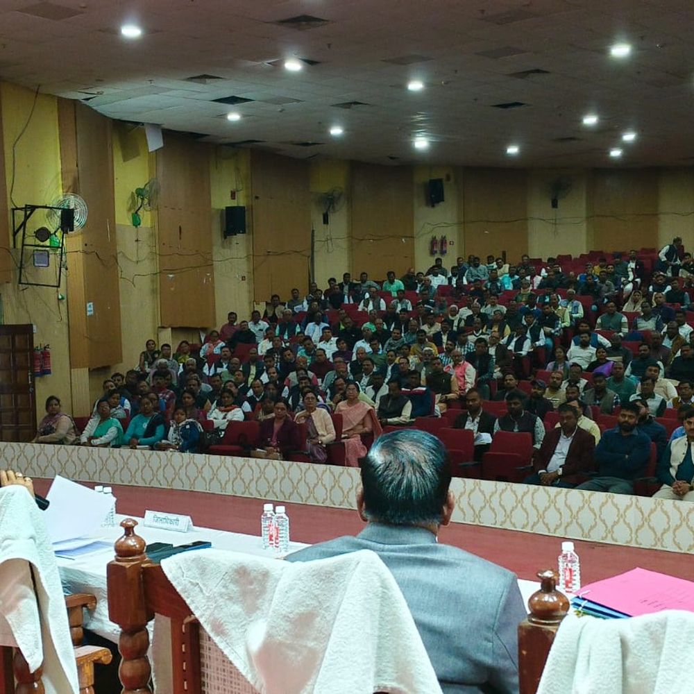 बलिया में यूपी बोर्ड परीक्षा की तैयारी बैठक:डीएम ने निर्विघ्न और शुचितापूर्ण आयोजन के निर्देश दिए